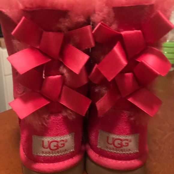 Girls UGG - Picture 2 of 4